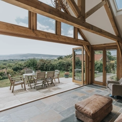 9854 9655 b Oakwrights Lydia Harper Media Carousel