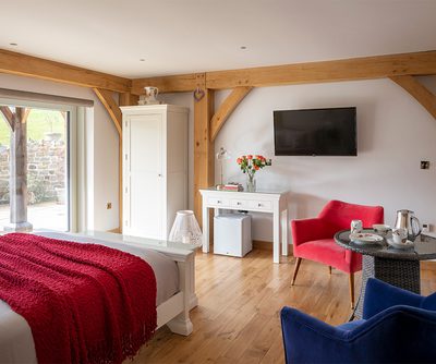 1863 268 b Oakwrights Mark Bolton b content