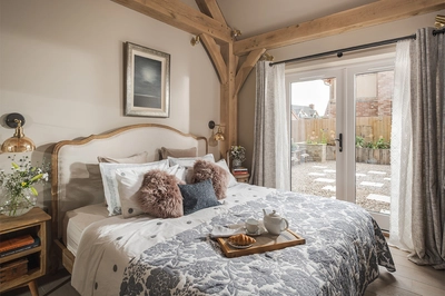 2318 075 Oakwrights Mark Watts gallery