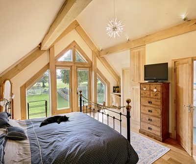 1155 5560 Oakwrights Photo Mark Welsh b content