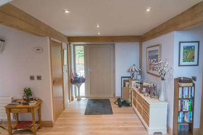 1734 5331 Oakwrights Photo Joseph Holder