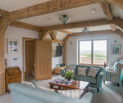 1734 5355 Oakwrights Photo Joseph Holder