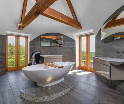 1546 158 Oakwrights Jon Holmes content