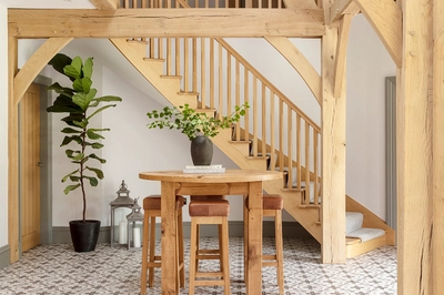 1908 069 Oakwrights Susie Lowe content