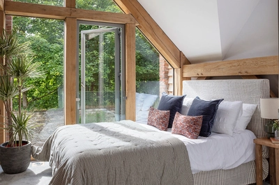 1908 121 Oakwrights Susie Lowe contnet