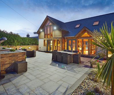 1502 5860 Oakwrights Photo Mark Welsh b