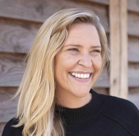 0092 b Helen Needham Oakwrights Web Staff