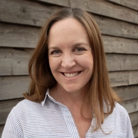 Leigh Robin 2330 Oakwrights web